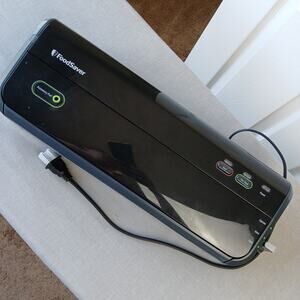 Sunbeam FoodSaver Vacuum Sealer meal prep 17"x6"x4" short cord model FM2000-000